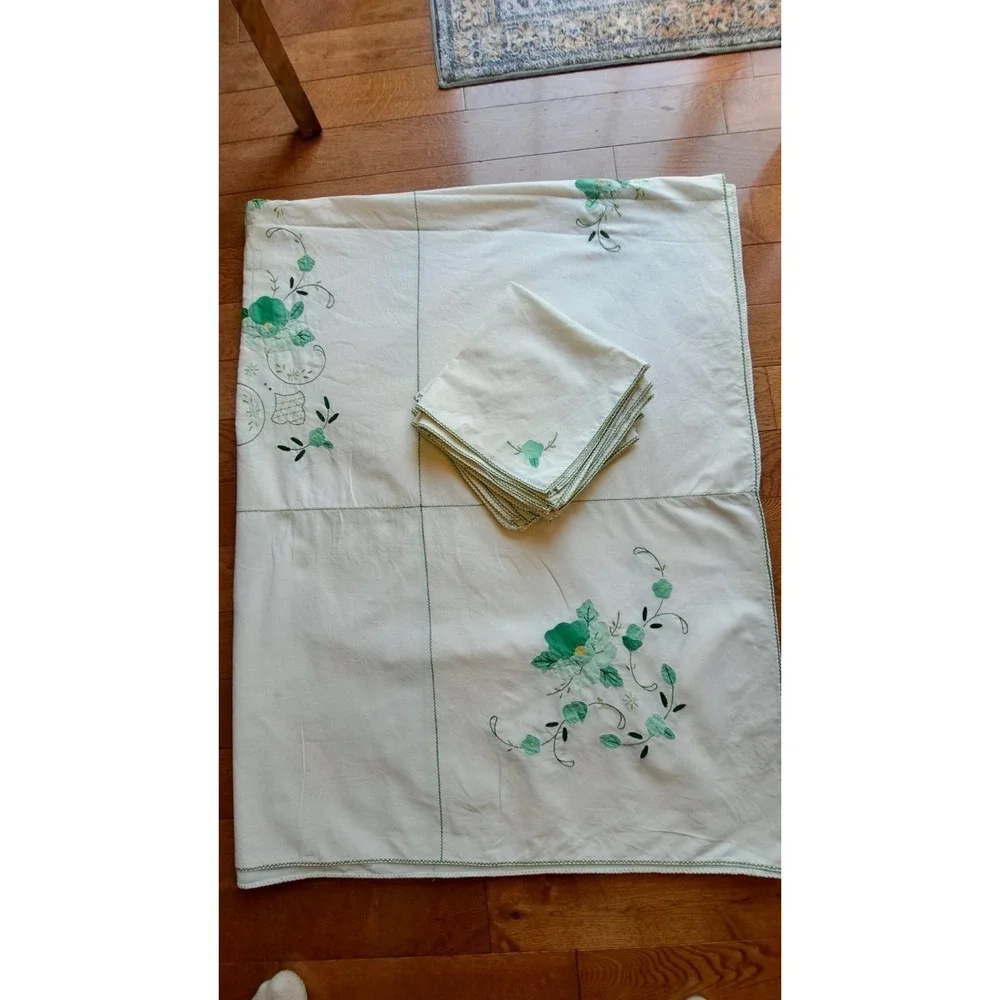VTG Cotton White Applique-Embroidered Tablecloth 100 X 66 Inches And 10 Napkins